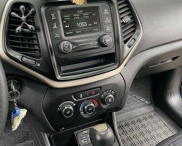 Синий Джип Чероки, объемом двигателя 2.36 л и пробегом 206 тыс. км за 13600 $, фото 20 на Automoto.ua