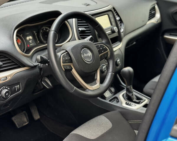 Синий Джип Чероки, объемом двигателя 2.36 л и пробегом 70 тыс. км за 14600 $, фото 5 на Automoto.ua