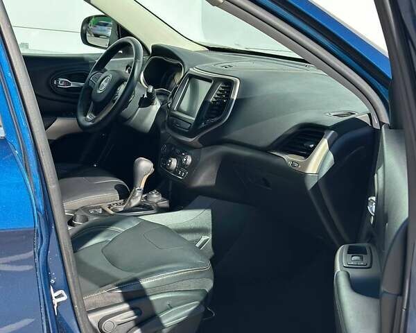 Джип Чероки 2018 в Киеве на Automoto.ua Синий Джип Чероки, объемом двигателя 3.24 л и пробегом 110 тыс. км за 13700 $, фото 18 на Automoto.ua