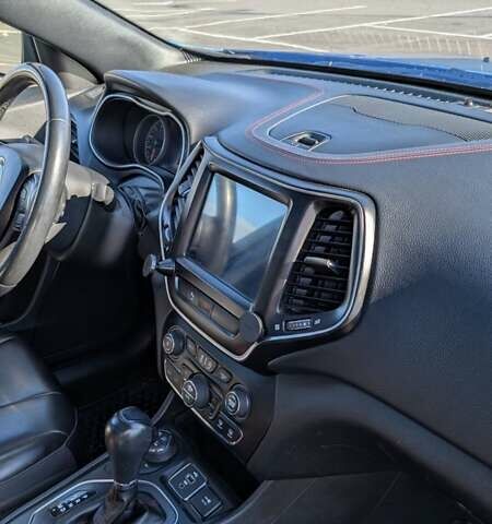 Джип Чероки 2018 в Киеве на Automoto.ua Синий Джип Чероки, объемом двигателя 3.24 л и пробегом 100 тыс. км за 25000 $, фото 14 на Automoto.ua