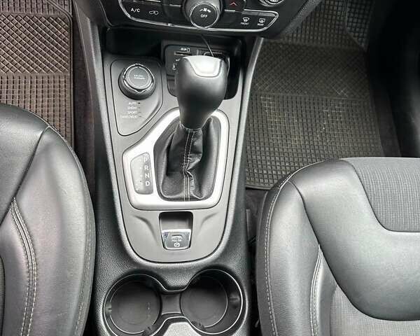 Синий Джип Чероки, объемом двигателя 3.24 л и пробегом 285 тыс. км за 15000 $, фото 9 на Automoto.ua