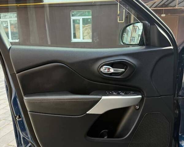 Синий Джип Чероки, объемом двигателя 2.36 л и пробегом 226 тыс. км за 14300 $, фото 37 на Automoto.ua
