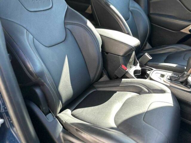 Джип Чероки 2018 в Киеве на Automoto.ua Синий Джип Чероки, объемом двигателя 3.2 л и пробегом 110 тыс. км за 13700 $, фото 18 на Automoto.ua