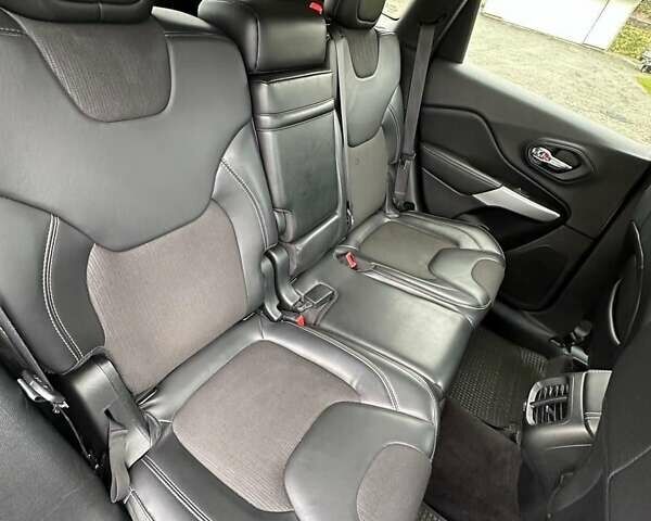 Синий Джип Чероки, объемом двигателя 3.24 л и пробегом 285 тыс. км за 15000 $, фото 7 на Automoto.ua