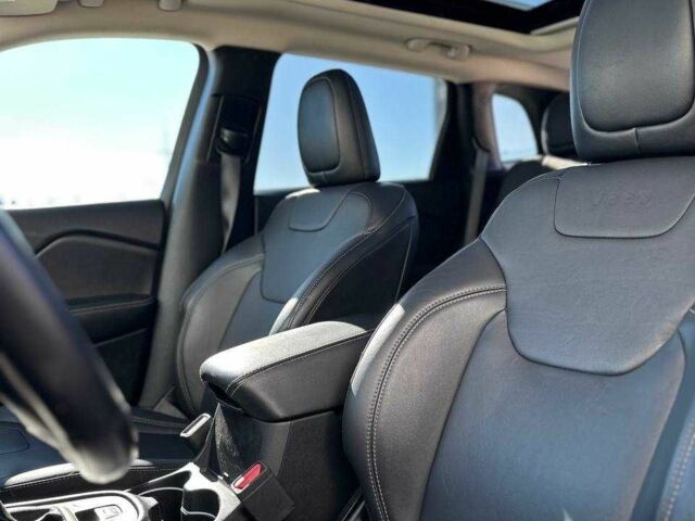 Джип Чероки 2018 в Киеве на Automoto.ua Синий Джип Чероки, объемом двигателя 3.2 л и пробегом 110 тыс. км за 13700 $, фото 14 на Automoto.ua