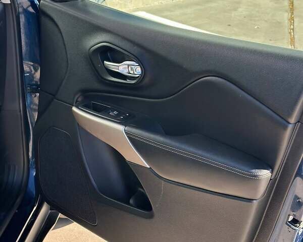 Джип Чероки 2018 в Киеве на Automoto.ua Синий Джип Чероки, объемом двигателя 3.24 л и пробегом 110 тыс. км за 13700 $, фото 16 на Automoto.ua