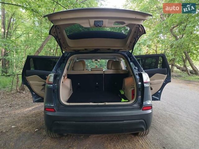 Синий Джип Чероки, объемом двигателя 2.36 л и пробегом 140 тыс. км за 17500 $, фото 6 на Automoto.ua