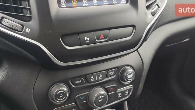 Синий Джип Чероки, объемом двигателя 2.4 л и пробегом 45 тыс. км за 17000 $, фото 4 на Automoto.ua