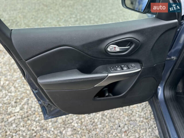 Синий Джип Чероки, объемом двигателя 2.36 л и пробегом 44 тыс. км за 16300 $, фото 14 на Automoto.ua