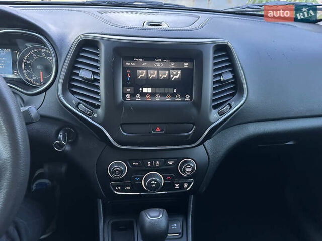 Синий Джип Чероки, объемом двигателя 2.36 л и пробегом 80 тыс. км за 16400 $, фото 18 на Automoto.ua