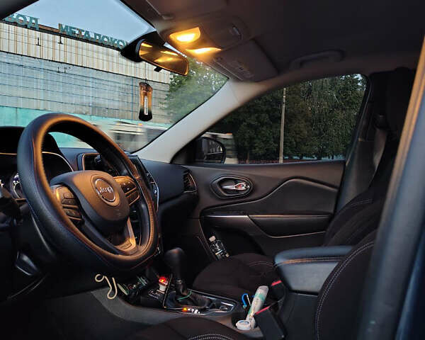 Джип Чероки 2019 в Киеве на Automoto.ua Синий Джип Чероки, объемом двигателя 2.36 л и пробегом 68 тыс. км за 15000 $, фото 3 на Automoto.ua