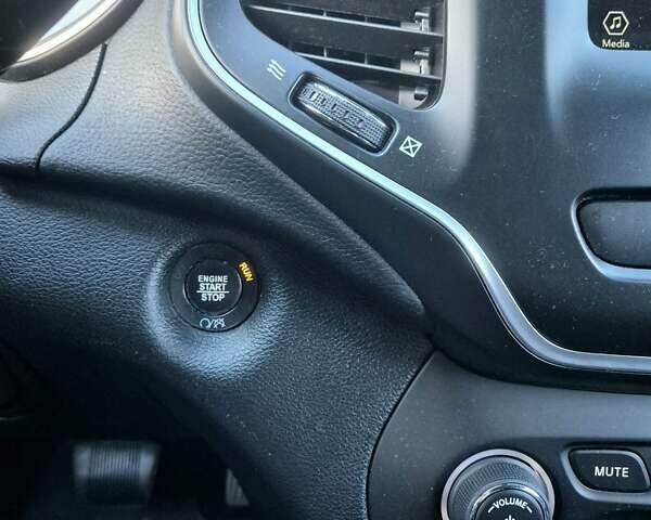 Синій Джип Cherokee, об'ємом двигуна 2.36 л та пробігом 76 тис. км за 18850 $, фото 12 на Automoto.ua