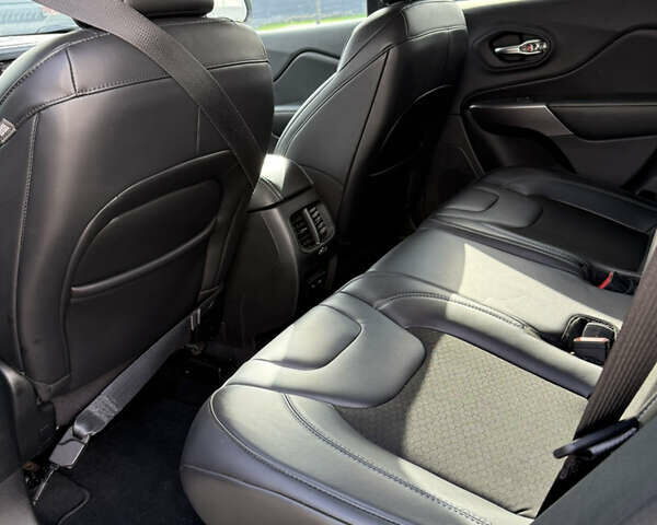 Синий Джип Чероки, объемом двигателя 2.36 л и пробегом 47 тыс. км за 15500 $, фото 7 на Automoto.ua