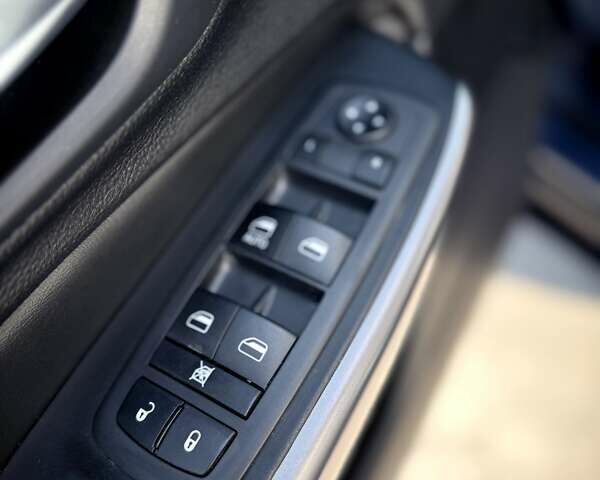 Синій Джип Cherokee, об'ємом двигуна 2.36 л та пробігом 143 тис. км за 18000 $, фото 4 на Automoto.ua