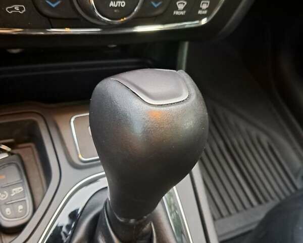Синий Джип Чероки, объемом двигателя 2.36 л и пробегом 2 тыс. км за 19500 $, фото 5 на Automoto.ua