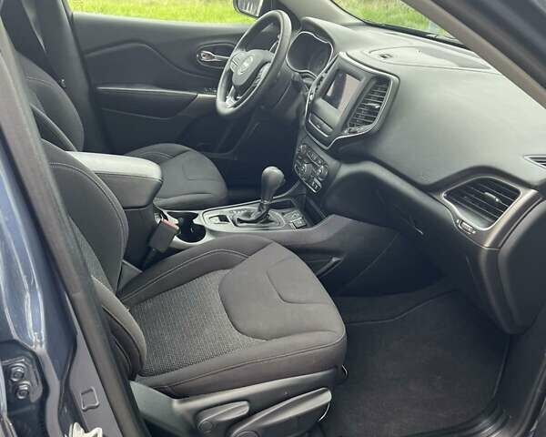 Синий Джип Чероки, объемом двигателя 2.36 л и пробегом 38 тыс. км за 17550 $, фото 21 на Automoto.ua