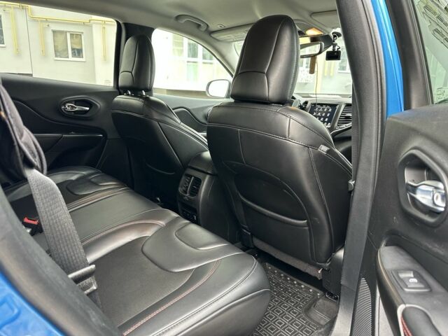 Синій Джип Cherokee, об'ємом двигуна 3.2 л та пробігом 135 тис. км за 19999 $, фото 5 на Automoto.ua