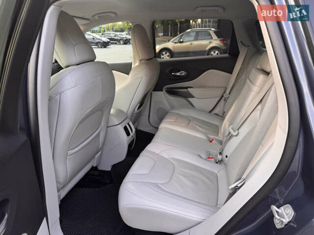 Синій Джип Cherokee, об'ємом двигуна 3.24 л та пробігом 96 тис. км за 17499 $, фото 15 на Automoto.ua