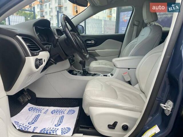 Синій Джип Cherokee, об'ємом двигуна 3.24 л та пробігом 102 тис. км за 18500 $, фото 17 на Automoto.ua