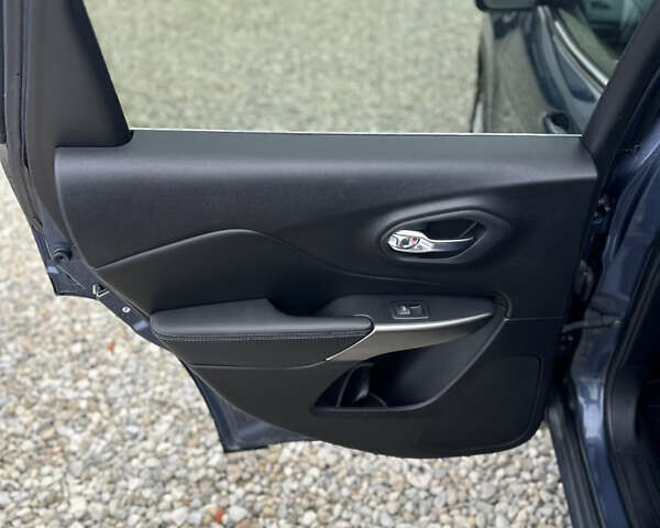 Синий Джип Чероки, объемом двигателя 2.36 л и пробегом 44 тыс. км за 16300 $, фото 19 на Automoto.ua