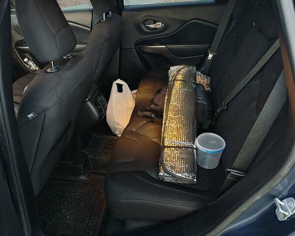 Джип Чероки 2019 в Киеве на Automoto.ua Синий Джип Чероки, объемом двигателя 2.36 л и пробегом 68 тыс. км за 15000 $, фото 4 на Automoto.ua