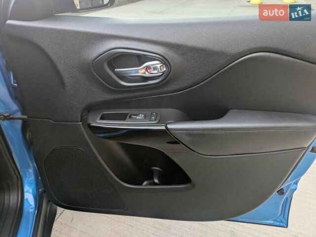 Синій Джип Cherokee, об'ємом двигуна 2.36 л та пробігом 55 тис. км за 17500 $, фото 15 на Automoto.ua