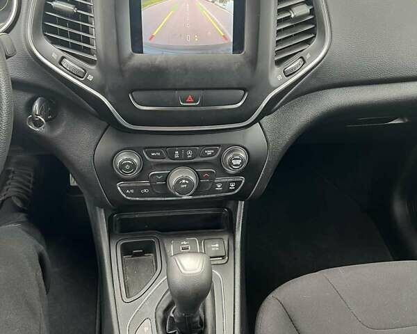 Синий Джип Чероки, объемом двигателя 2.36 л и пробегом 38 тыс. км за 17550 $, фото 1 на Automoto.ua