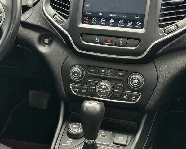 Синій Джип Cherokee, об'ємом двигуна 3.24 л та пробігом 111 тис. км за 21500 $, фото 36 на Automoto.ua