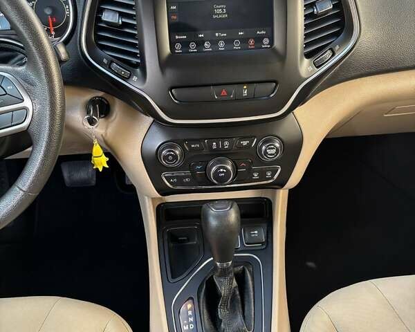 Синий Джип Чероки, объемом двигателя 2.36 л и пробегом 120 тыс. км за 16000 $, фото 22 на Automoto.ua