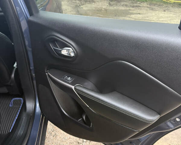 Синий Джип Чероки, объемом двигателя 3.24 л и пробегом 87 тыс. км за 19300 $, фото 15 на Automoto.ua