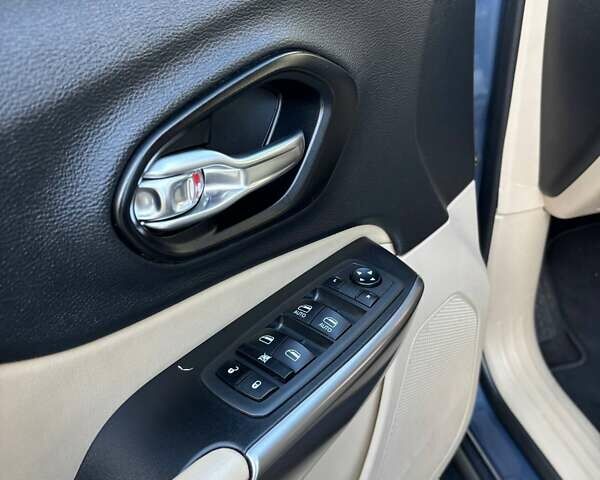 Синий Джип Чероки, объемом двигателя 2.36 л и пробегом 120 тыс. км за 16000 $, фото 20 на Automoto.ua