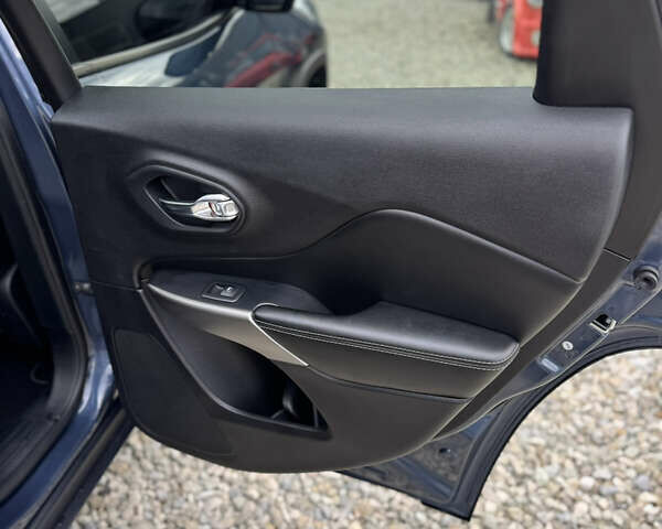 Синий Джип Чероки, объемом двигателя 3.24 л и пробегом 111 тыс. км за 21500 $, фото 31 на Automoto.ua