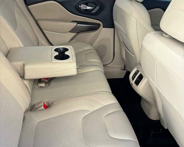 Синий Джип Чероки, объемом двигателя 2.36 л и пробегом 120 тыс. км за 16000 $, фото 19 на Automoto.ua