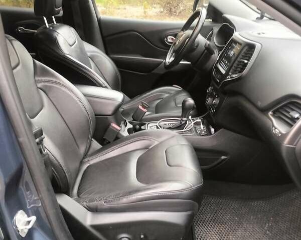 Джип Чероки 2020 в Киеве на Automoto.ua Синий Джип Чероки, объемом двигателя 3.24 л и пробегом 95 тыс. км за 22700 $, фото 12 на Automoto.ua