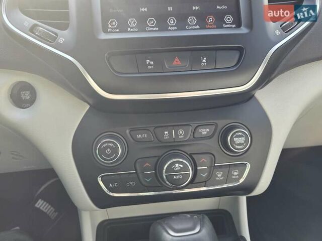Синій Джип Cherokee, об'ємом двигуна 3.24 л та пробігом 76 тис. км за 22000 $, фото 16 на Automoto.ua