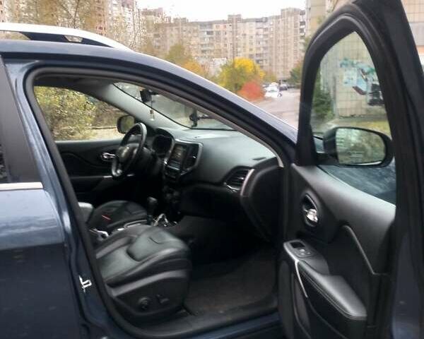 Джип Чероки 2020 в Киеве на Automoto.ua Синий Джип Чероки, объемом двигателя 3.24 л и пробегом 95 тыс. км за 22700 $, фото 15 на Automoto.ua