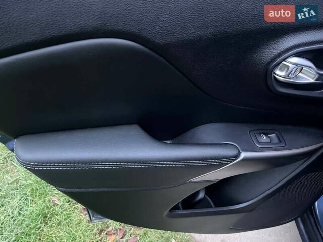 Синій Джип Cherokee, об'ємом двигуна 2.4 л та пробігом 102 тис. км за 15300 $, фото 5 на Automoto.ua