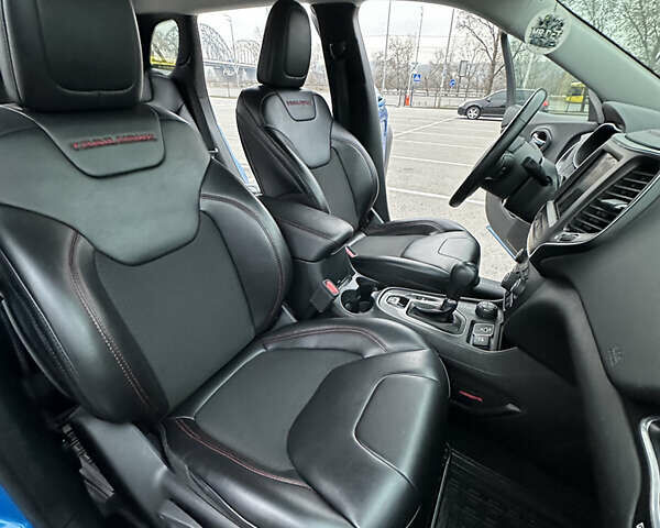 Синій Джип Cherokee, об'ємом двигуна 3.24 л та пробігом 142 тис. км за 18700 $, фото 22 на Automoto.ua