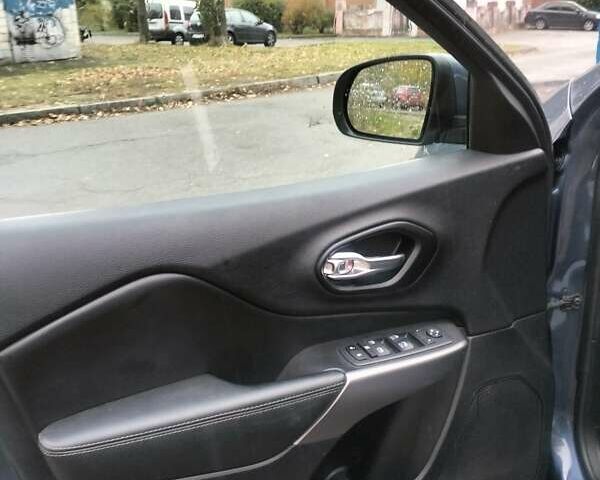 Джип Чероки 2020 в Киеве на Automoto.ua Синий Джип Чероки, объемом двигателя 3.24 л и пробегом 95 тыс. км за 22700 $, фото 6 на Automoto.ua