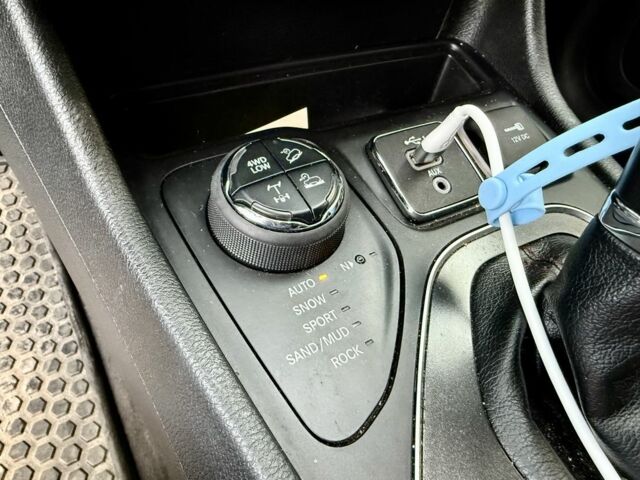 Синий Джип Чероки, объемом двигателя 3.2 л и пробегом 65 тыс. км за 23700 $, фото 7 на Automoto.ua