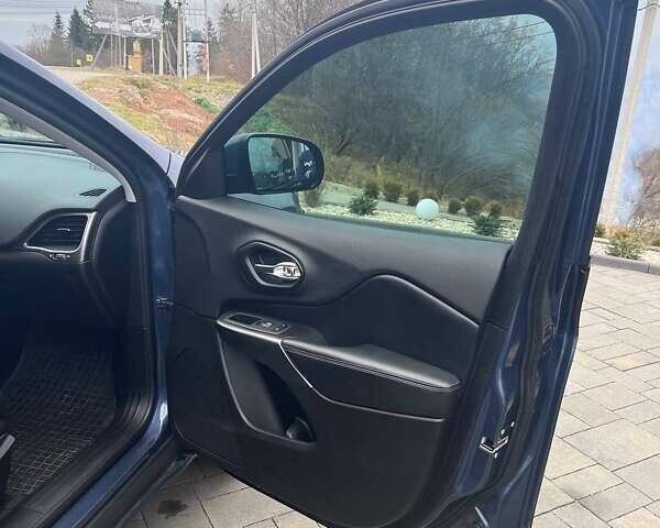 Синій Джип Cherokee, об'ємом двигуна 2.4 л та пробігом 102 тис. км за 15300 $, фото 15 на Automoto.ua