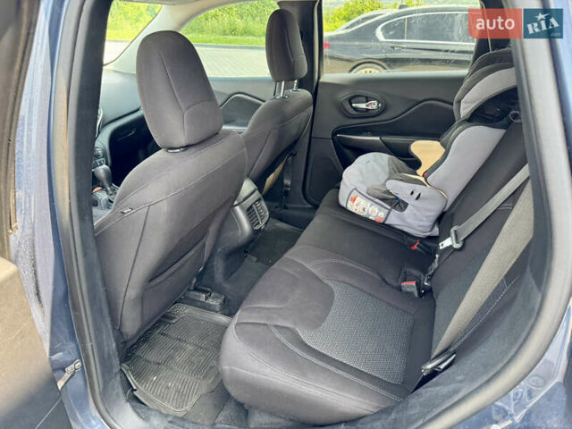 Синій Джип Cherokee, об'ємом двигуна 2.36 л та пробігом 184 тис. км за 16499 $, фото 11 на Automoto.ua