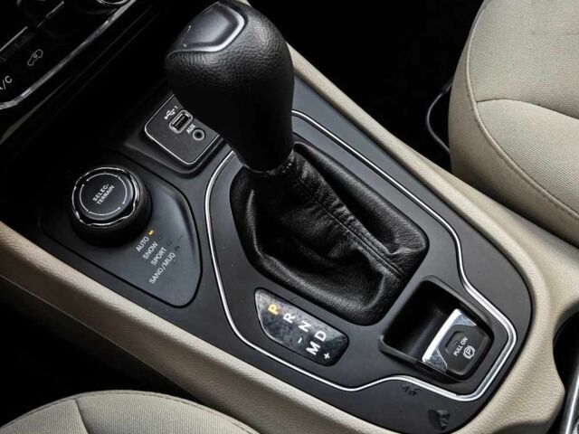 Синий Джип Чероки, объемом двигателя 2.4 л и пробегом 112 тыс. км за 12000 $, фото 18 на Automoto.ua