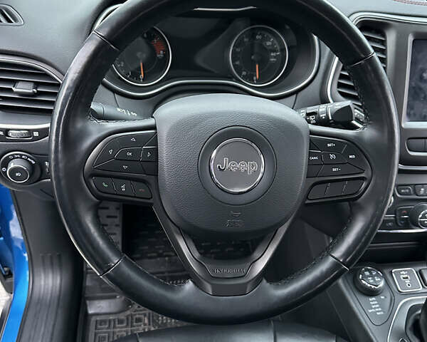 Синій Джип Cherokee, об'ємом двигуна 3.24 л та пробігом 142 тис. км за 18700 $, фото 16 на Automoto.ua