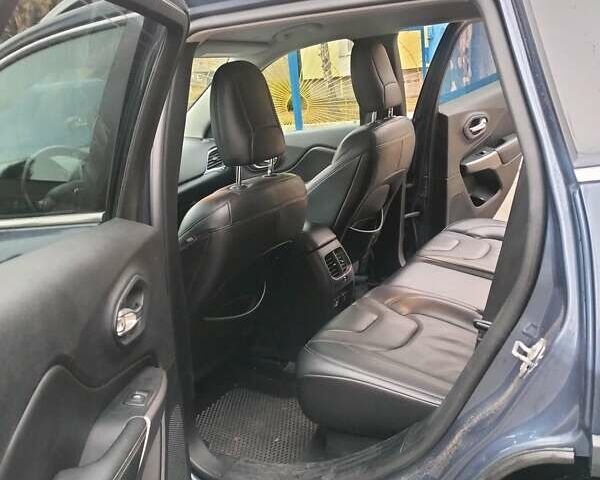 Джип Чероки 2020 в Киеве на Automoto.ua Синий Джип Чероки, объемом двигателя 3.24 л и пробегом 95 тыс. км за 22700 $, фото 13 на Automoto.ua