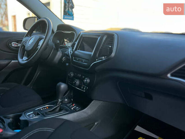 Синій Джип Cherokee, об'ємом двигуна 2.36 л та пробігом 90 тис. км за 18500 $, фото 20 на Automoto.ua