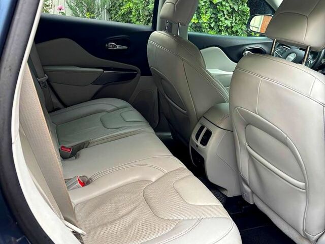 Синий Джип Чероки, объемом двигателя 3.2 л и пробегом 37 тыс. км за 23800 $, фото 4 на Automoto.ua