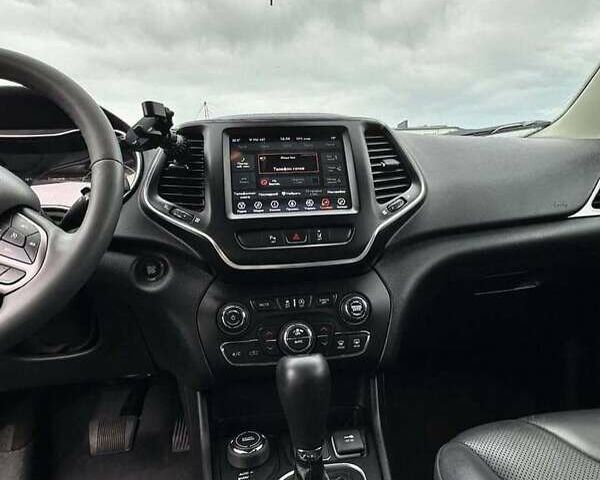 Синій Джип Cherokee, об'ємом двигуна 2 л та пробігом 105 тис. км за 18200 $, фото 5 на Automoto.ua