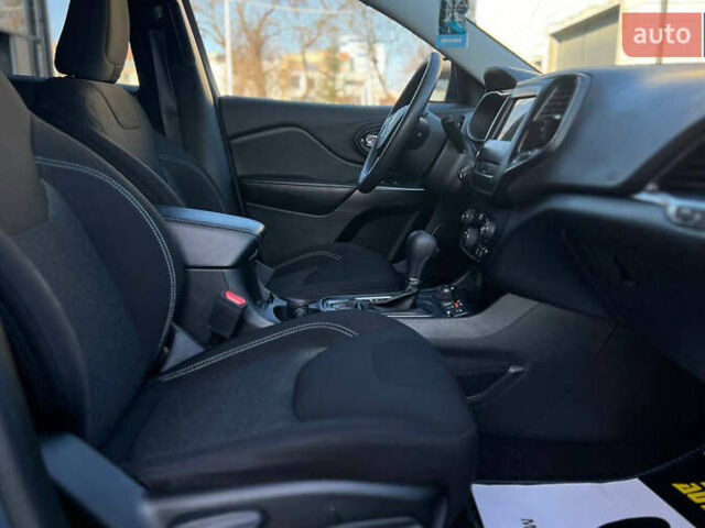 Синій Джип Cherokee, об'ємом двигуна 2.36 л та пробігом 90 тис. км за 18500 $, фото 21 на Automoto.ua