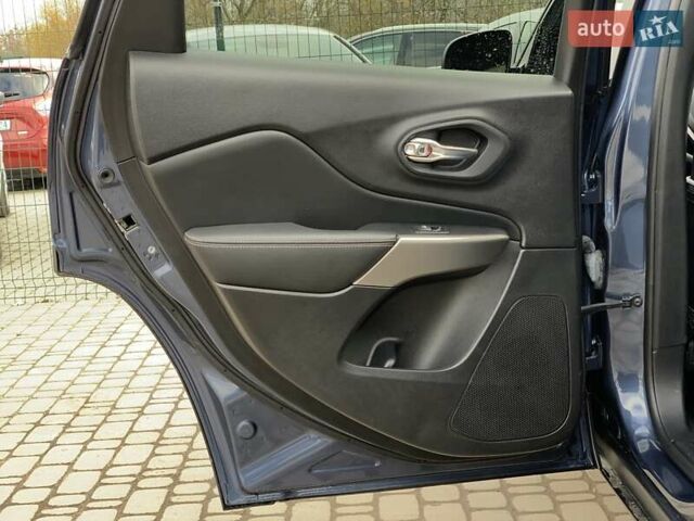 Синий Джип Чероки, объемом двигателя 3.2 л и пробегом 129 тыс. км за 19499 $, фото 28 на Automoto.ua